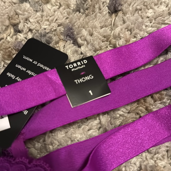 Neon purple bralette size 2 and 2x neon purple thongs size 1 - Picture 3 of 4